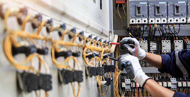 Professional Electrician technician working in Mattawan, MI